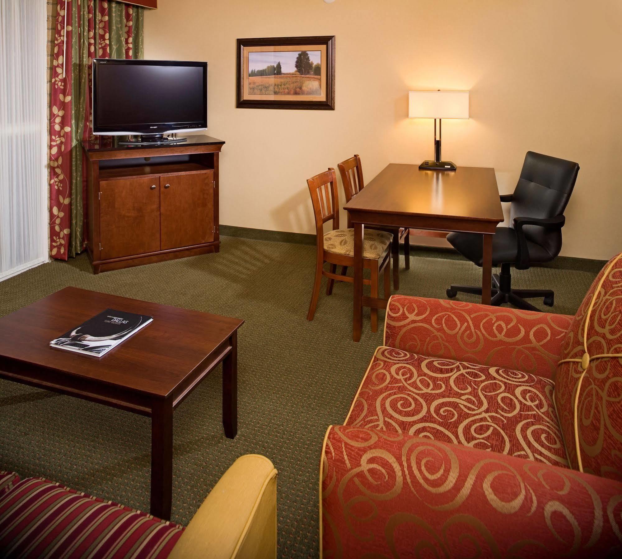 Embassy Suites Dallas - Park Central Area Екстериор снимка